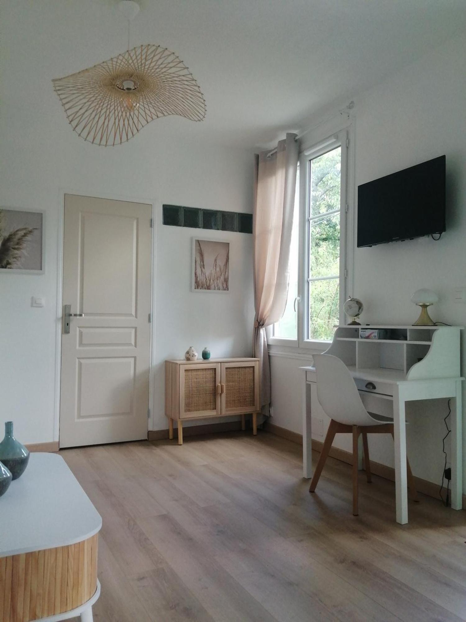 Maison " Bouton D'Or" Au Bord De L'Eau, A 10 Mn De Tours , Meuble Classe Une Etoile 셍 따베흑땅 외부 사진